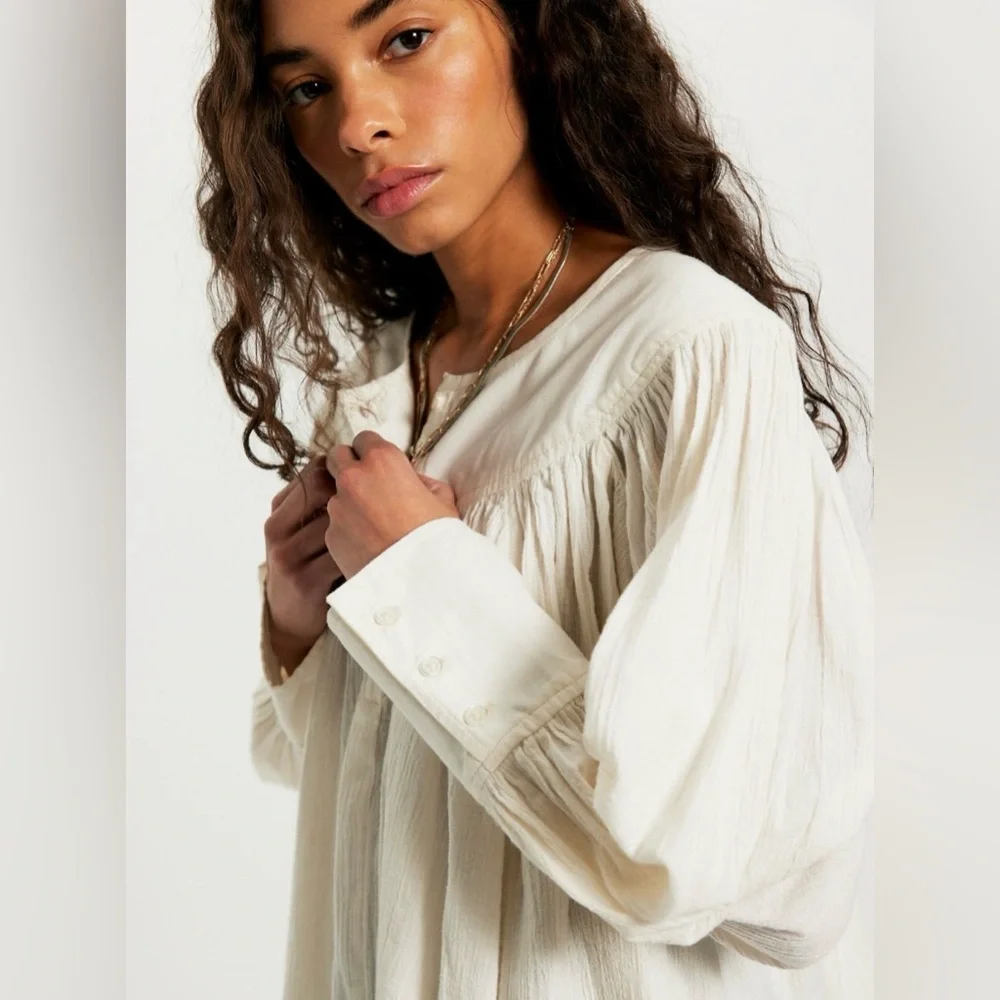 NWT FREE PEOPLE MALIBU CRINKLE TOP WHISPER WHITE - Picture 2 of 4